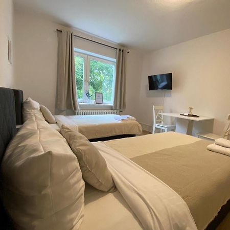Zentrale 3-Zimmer Wohnung Mit Balkon - Perfekt Fuer Monteure Und Familien Neumünster Exterior foto