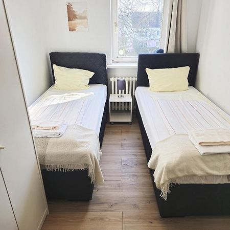 Zentrale 3-Zimmer Wohnung Mit Balkon - Perfekt Fuer Monteure Und Familien Neumünster Exterior foto