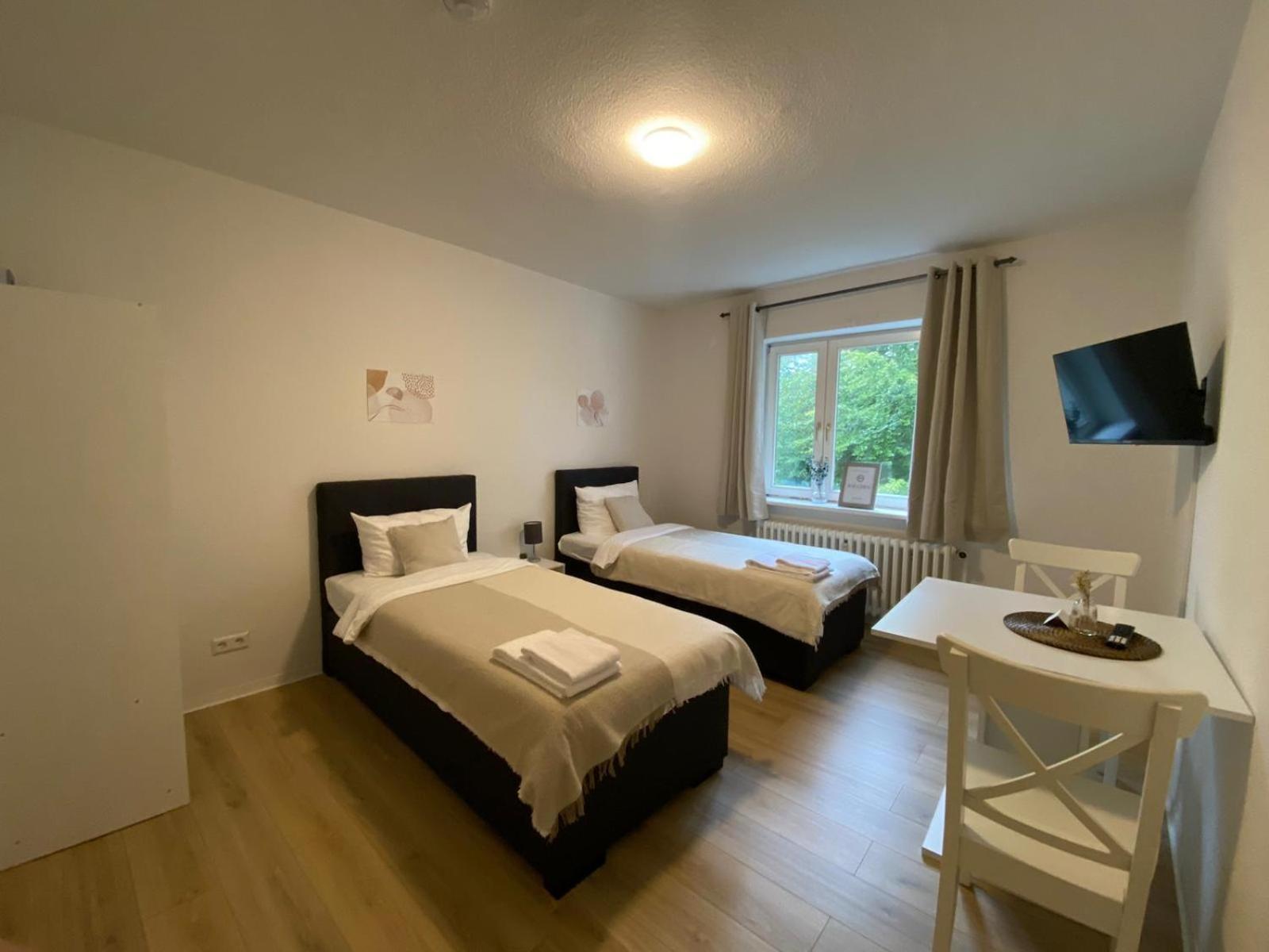 Zentrale 3-Zimmer Wohnung Mit Balkon - Perfekt Fuer Monteure Und Familien Neumünster Exterior foto
