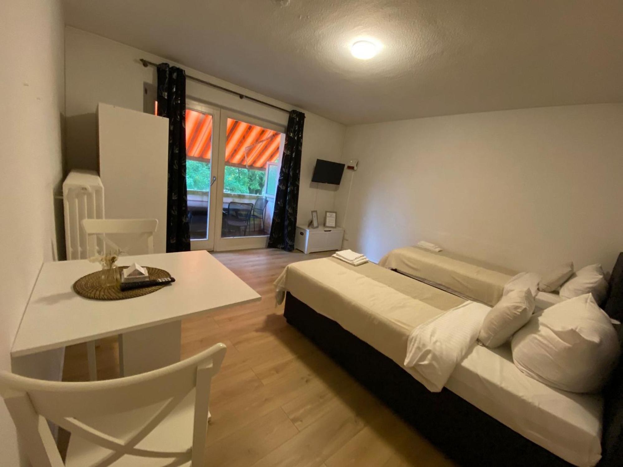 Zentrale 3-Zimmer Wohnung Mit Balkon - Perfekt Fuer Monteure Und Familien Neumünster Exterior foto