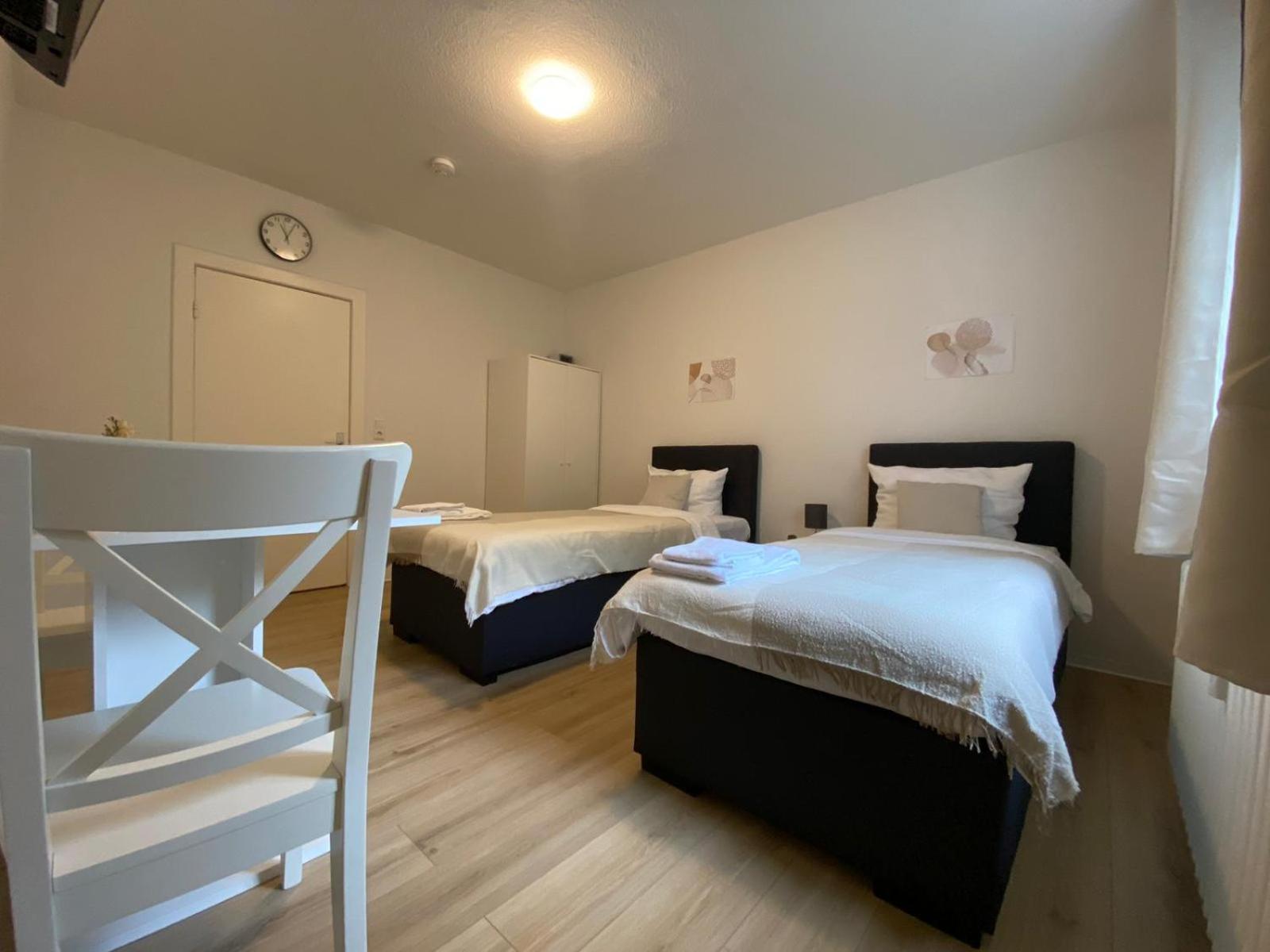 Zentrale 3-Zimmer Wohnung Mit Balkon - Perfekt Fuer Monteure Und Familien Neumünster Exterior foto
