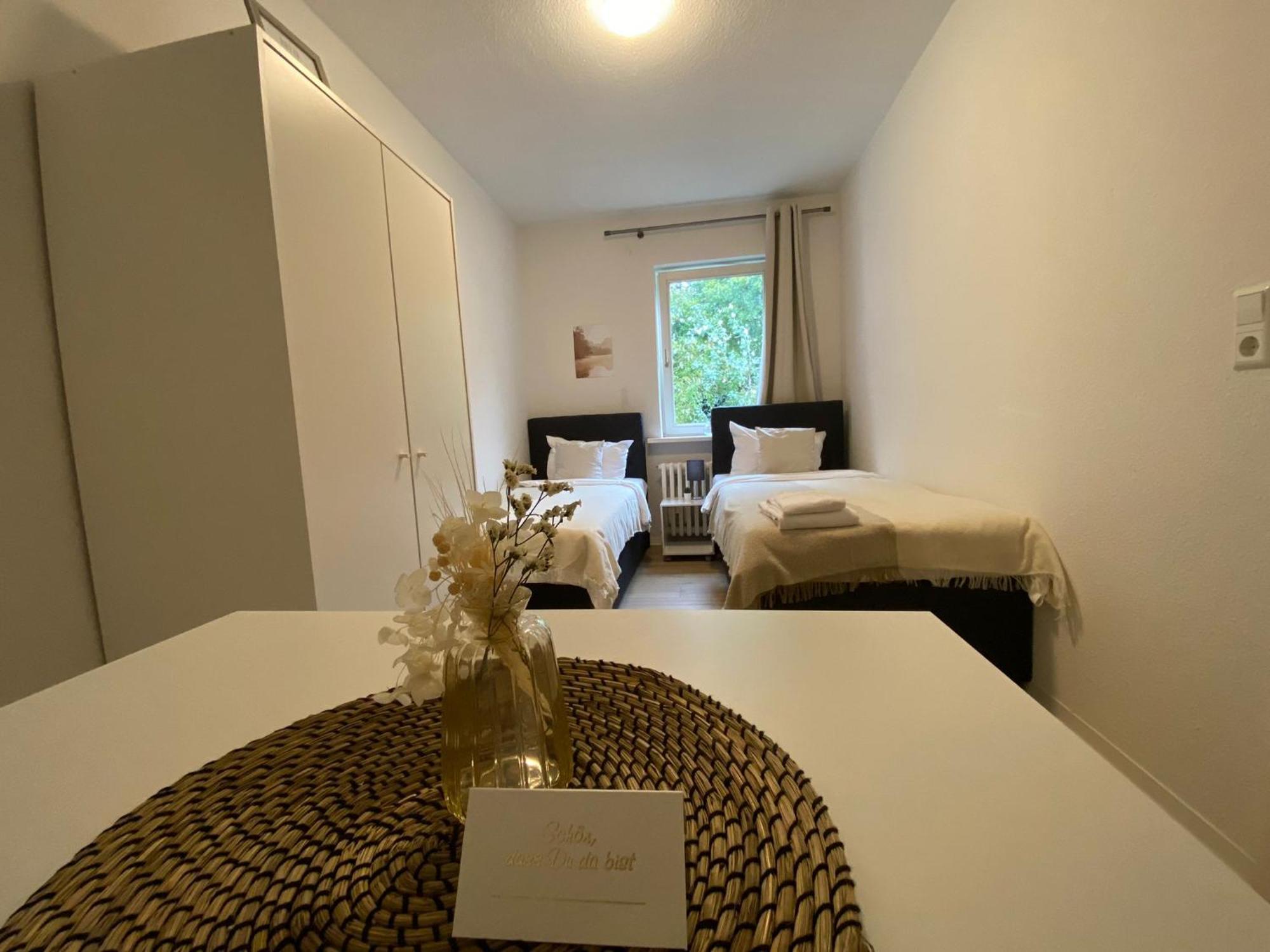 Zentrale 3-Zimmer Wohnung Mit Balkon - Perfekt Fuer Monteure Und Familien Neumünster Exterior foto